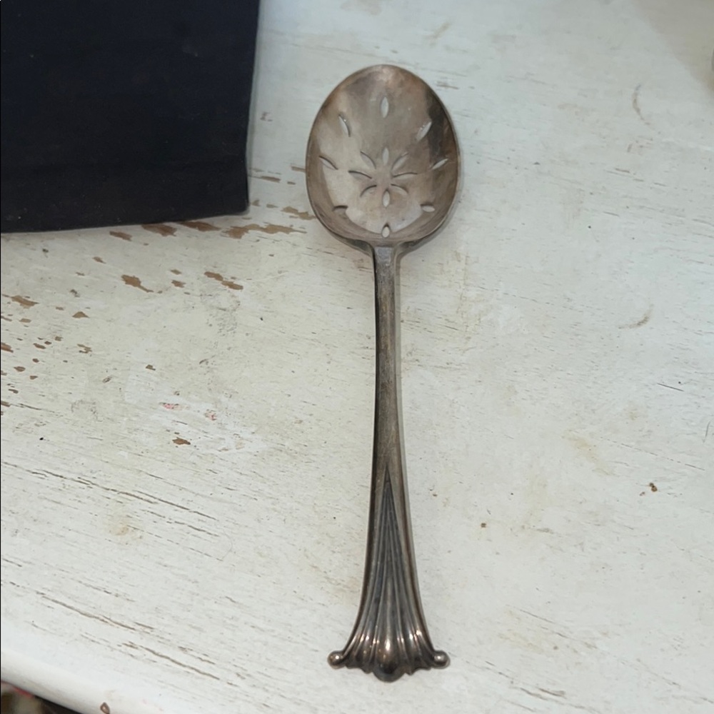 Roberts & Belk Sheffield England tea strainer Elegant Silver plate Serving Spoon